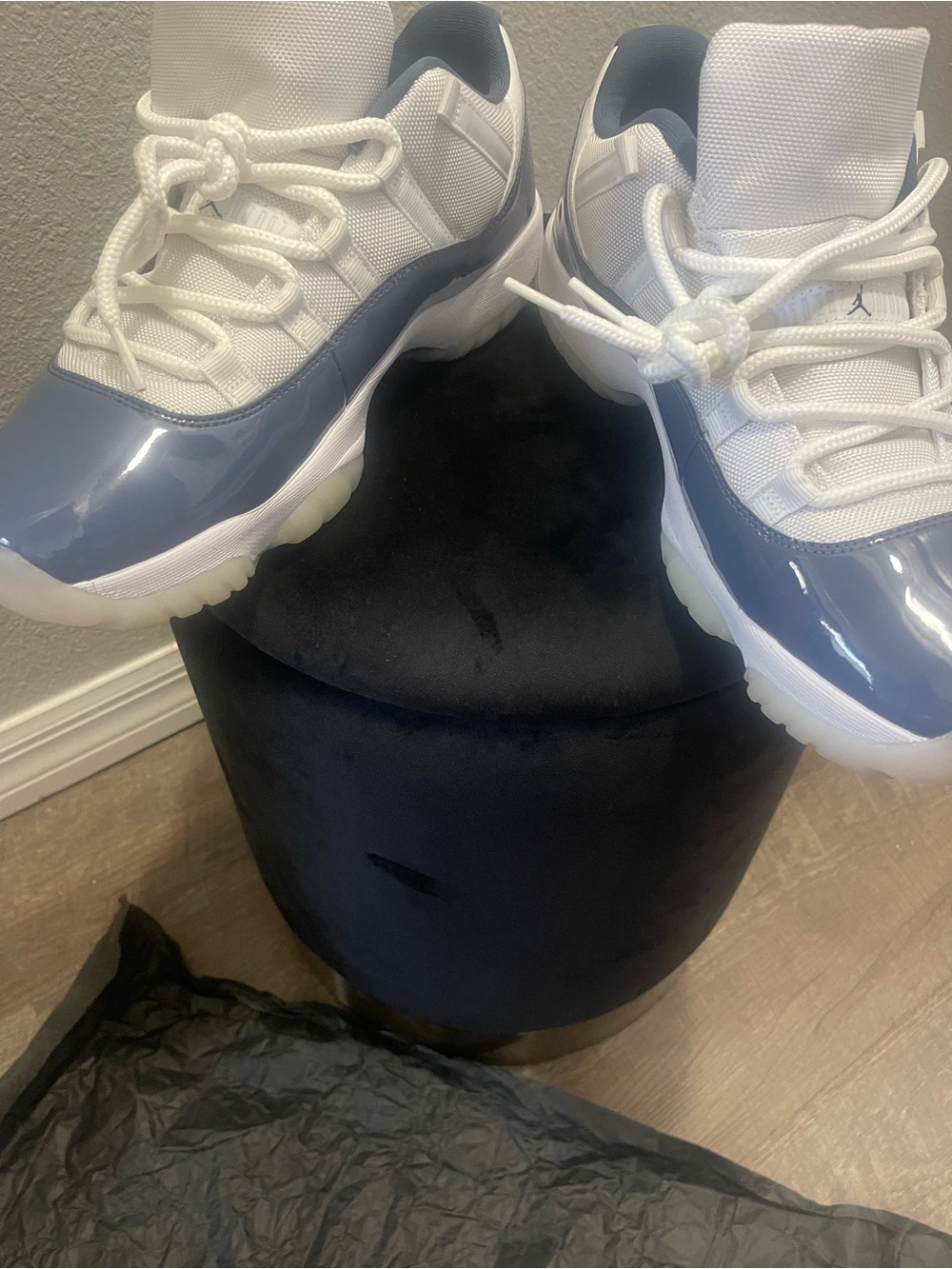 Air Jordan 11 Retro Low
WHITE/MIDNIGHT NAVY BLANC/MARINE - Picture 7 of 7